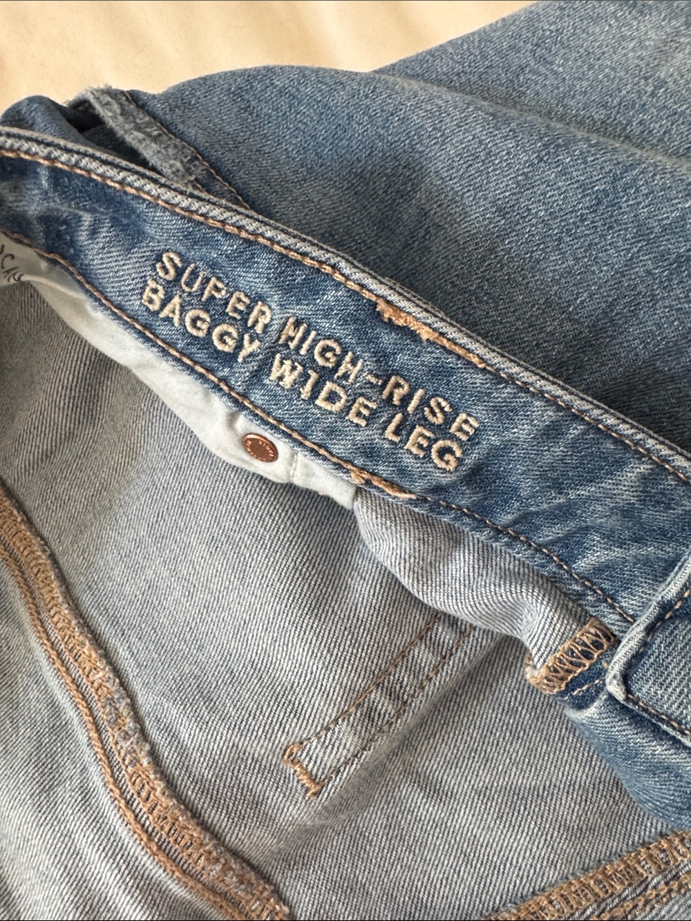 American Eagle Outfitters Wide-Leg Jeans in Medium Blue Wash - Picture 4 of 7